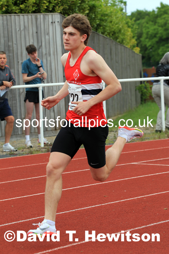 Men and Boys 800 metres, 2022 North Eastern Track and Field Champs., Middlesbrough. David T. Hewitson/Sports for All Pics